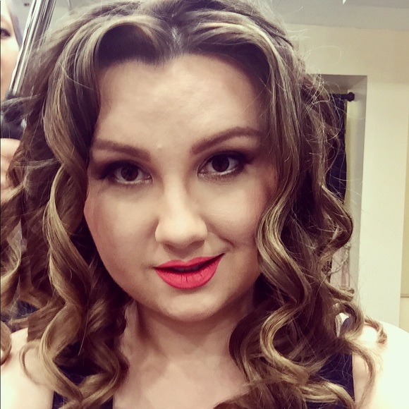 Meet your Posher, Nataliya💐 - Picture 2 of 4